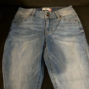Cabi High Low Crop washed jeans never worn size 6